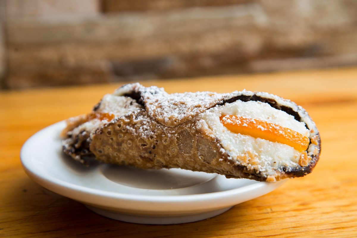 cannolo siciliano